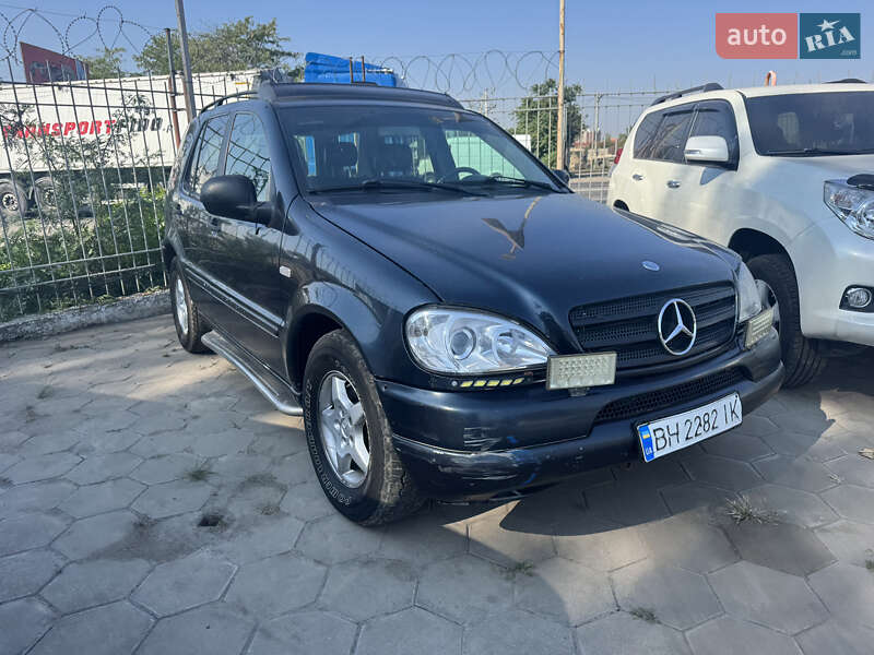 Mercedes-Benz M-Class 2000