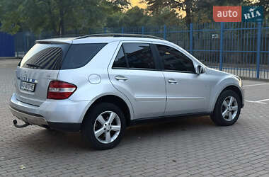 Внедорожник / Кроссовер Mercedes-Benz M-Class 2005 в 