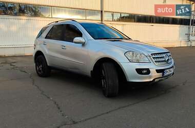 Внедорожник / Кроссовер Mercedes-Benz M-Class 2005 в 