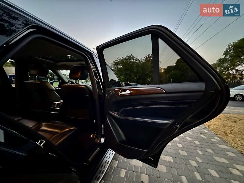 Внедорожник / Кроссовер Mercedes-Benz M-Class 2012 в Одессе