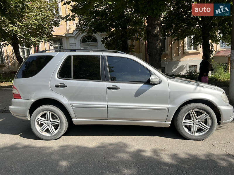 Внедорожник / Кроссовер Mercedes-Benz M-Class 2002 в Заставной