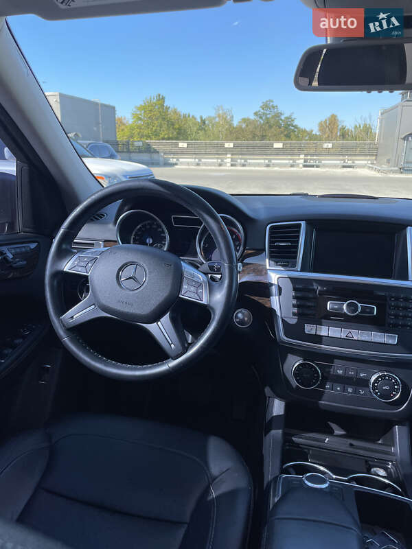 Внедорожник / Кроссовер Mercedes-Benz M-Class 2013 в Киеве