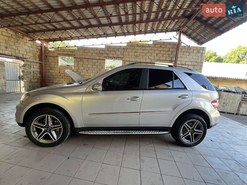 Внедорожник / Кроссовер Mercedes-Benz M-Class 2006 в Могилев-Подольске