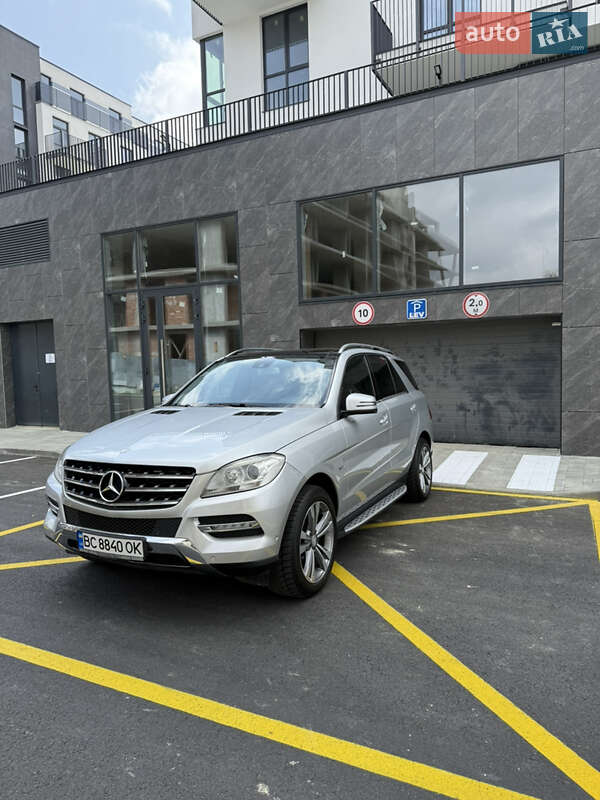 Внедорожник / Кроссовер Mercedes-Benz M-Class 2011 в Львове