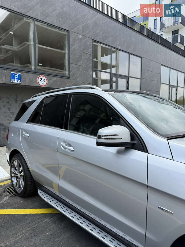 Внедорожник / Кроссовер Mercedes-Benz M-Class 2011 в Львове