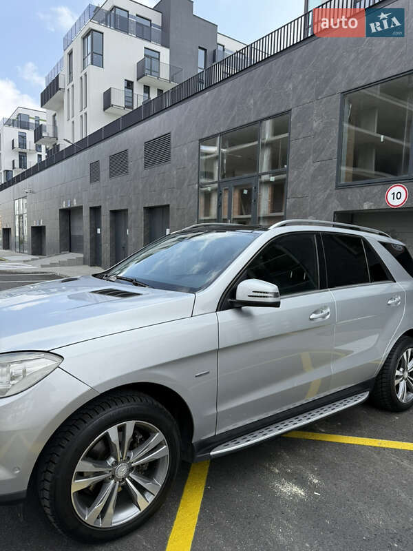 Внедорожник / Кроссовер Mercedes-Benz M-Class 2011 в Львове