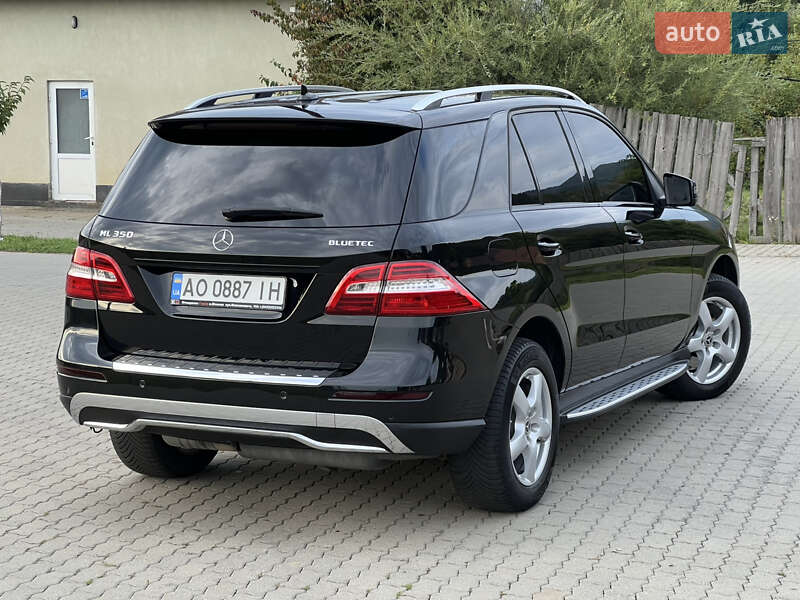 Внедорожник / Кроссовер Mercedes-Benz M-Class 2012 в Сваляве