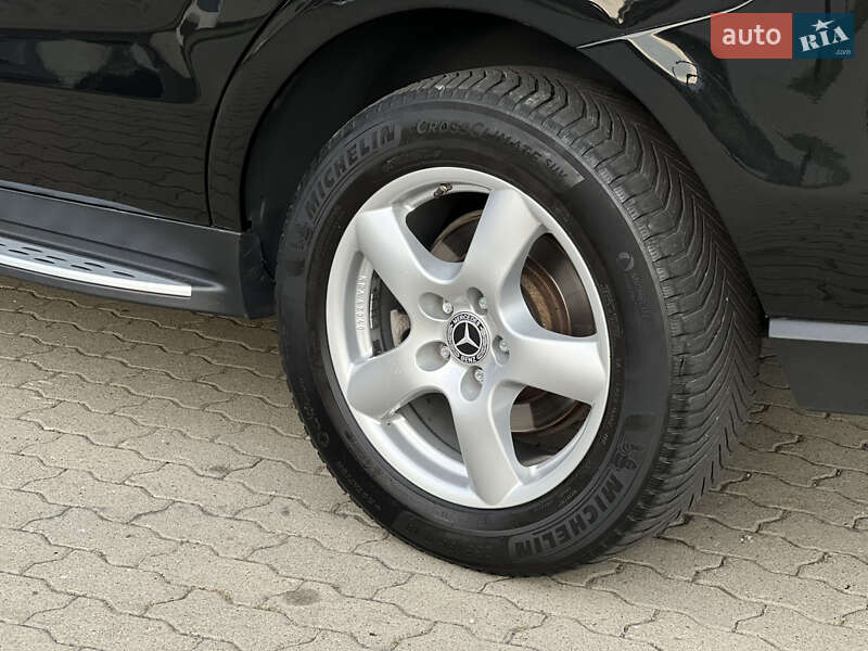 Внедорожник / Кроссовер Mercedes-Benz M-Class 2012 в Сваляве