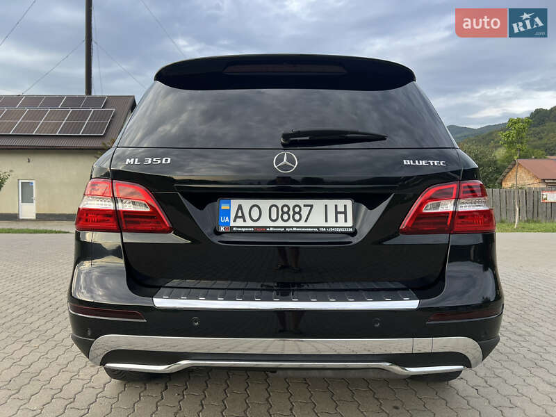 Внедорожник / Кроссовер Mercedes-Benz M-Class 2012 в Сваляве