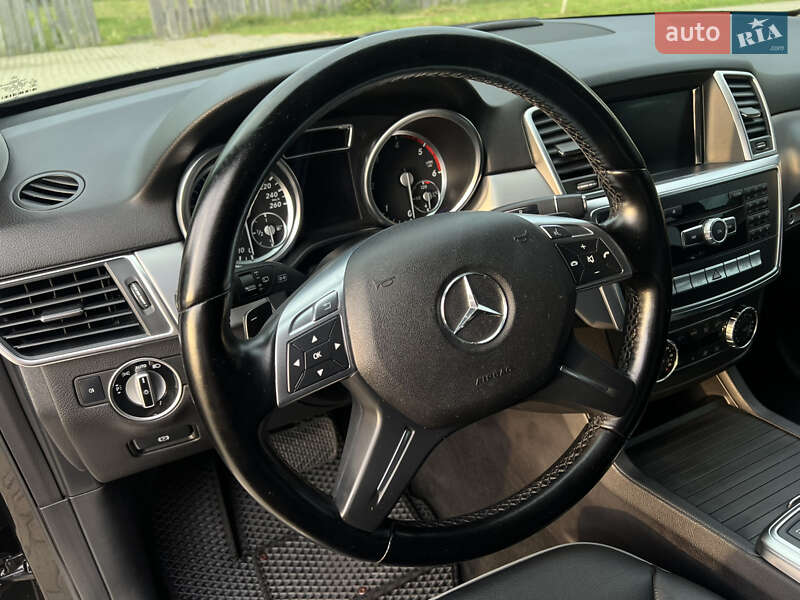 Внедорожник / Кроссовер Mercedes-Benz M-Class 2012 в Сваляве