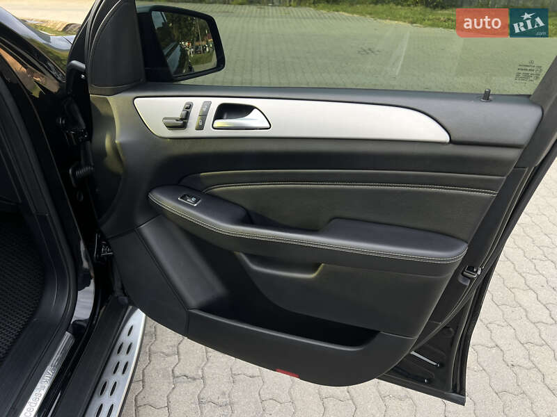 Внедорожник / Кроссовер Mercedes-Benz M-Class 2012 в Сваляве