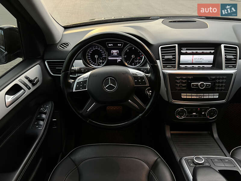 Внедорожник / Кроссовер Mercedes-Benz M-Class 2012 в Сваляве