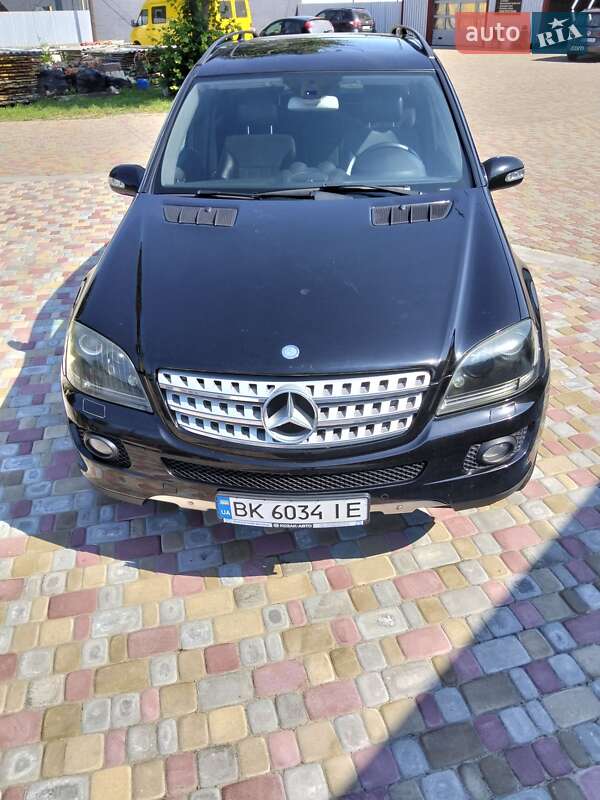 Внедорожник / Кроссовер Mercedes-Benz M-Class 2006 в Костополе