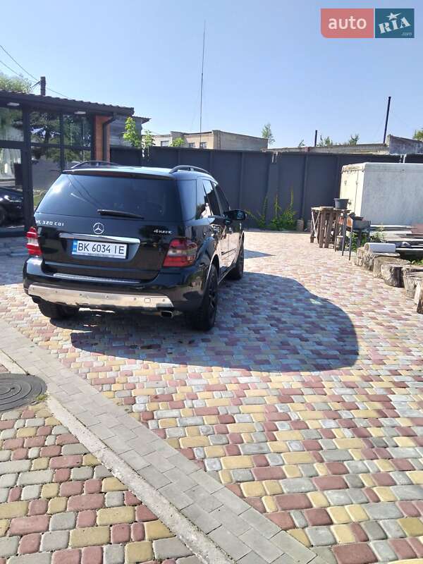 Внедорожник / Кроссовер Mercedes-Benz M-Class 2006 в Костополе