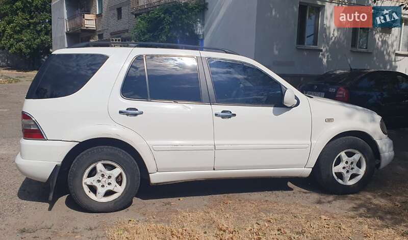 Mercedes-Benz M-Class 1998