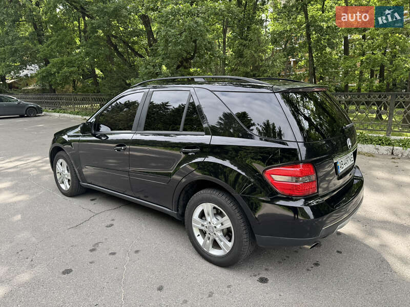 Внедорожник / Кроссовер Mercedes-Benz M-Class 2005 в Хмельнике