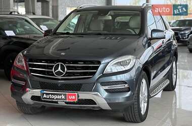 Позашляховик / Кросовер Mercedes-Benz M-Class 2013 в 