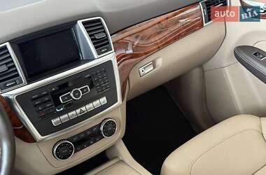 Позашляховик / Кросовер Mercedes-Benz M-Class 2013 в 