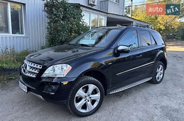 Внедорожник / Кроссовер Mercedes-Benz M-Class 2009 в Киеве
