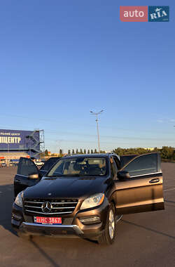 Позашляховик / Кросовер Mercedes-Benz M-Class 2014 в Рівному
