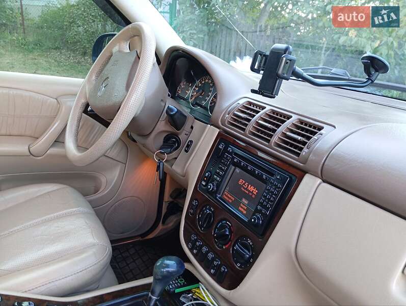 Позашляховик / Кросовер Mercedes-Benz M-Class 2001 в Стрию