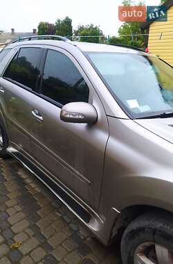 Позашляховик / Кросовер Mercedes-Benz M-Class 2006 в 