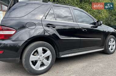 Внедорожник / Кроссовер Mercedes-Benz M-Class 2010 в 