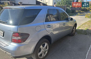 Позашляховик / Кросовер Mercedes-Benz M-Class 2006 в 