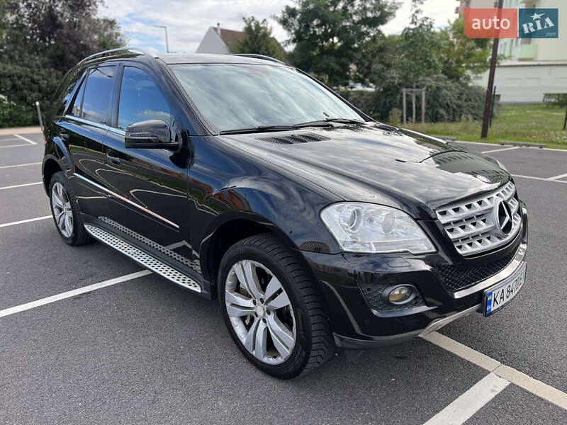Позашляховик / Кросовер Mercedes-Benz M-Class 2010 в Києві