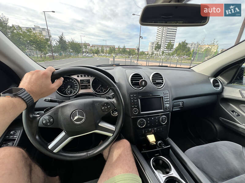 Позашляховик / Кросовер Mercedes-Benz M-Class 2010 в Києві