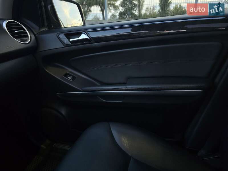 Позашляховик / Кросовер Mercedes-Benz M-Class 2010 в Первомайську