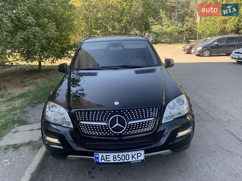 Mercedes-Benz M-Class 2010