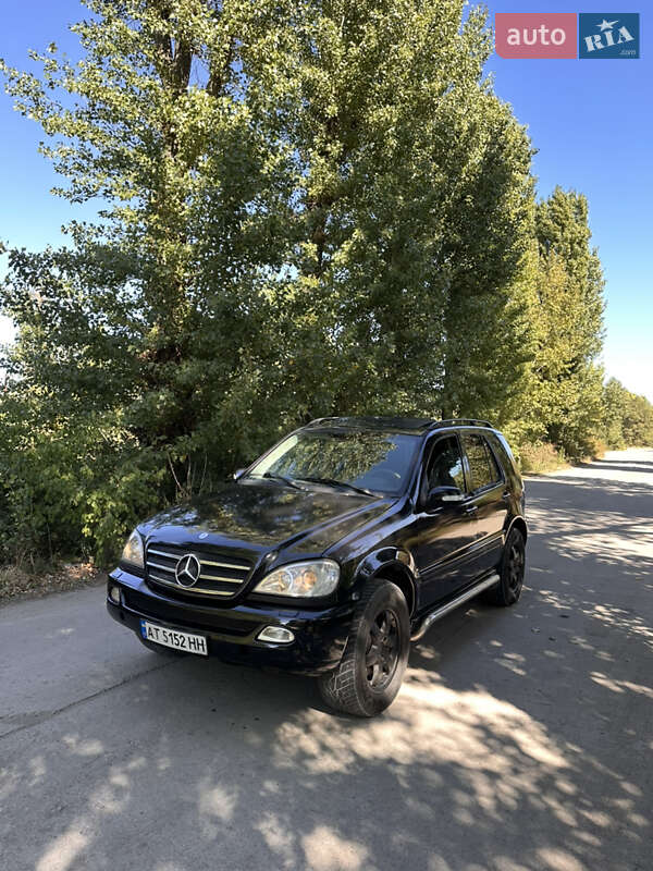 Позашляховик / Кросовер Mercedes-Benz M-Class 2000 в 