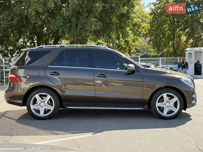 Позашляховик / Кросовер Mercedes-Benz M-Class 2013 в Харкові