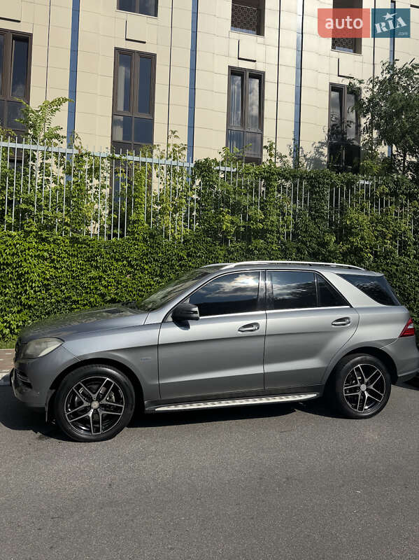 Внедорожник / Кроссовер Mercedes-Benz M-Class 2011 в Киеве