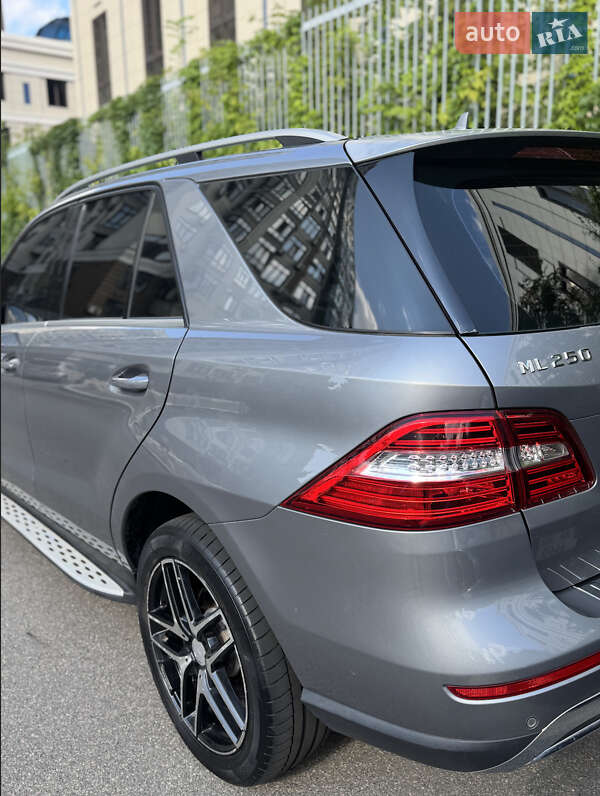 Внедорожник / Кроссовер Mercedes-Benz M-Class 2011 в Киеве