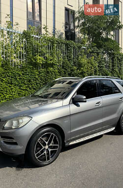 Внедорожник / Кроссовер Mercedes-Benz M-Class 2011 в 