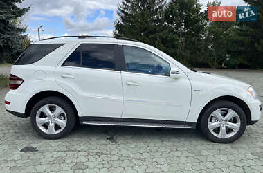 Позашляховик / Кросовер Mercedes-Benz M-Class 2011 в 