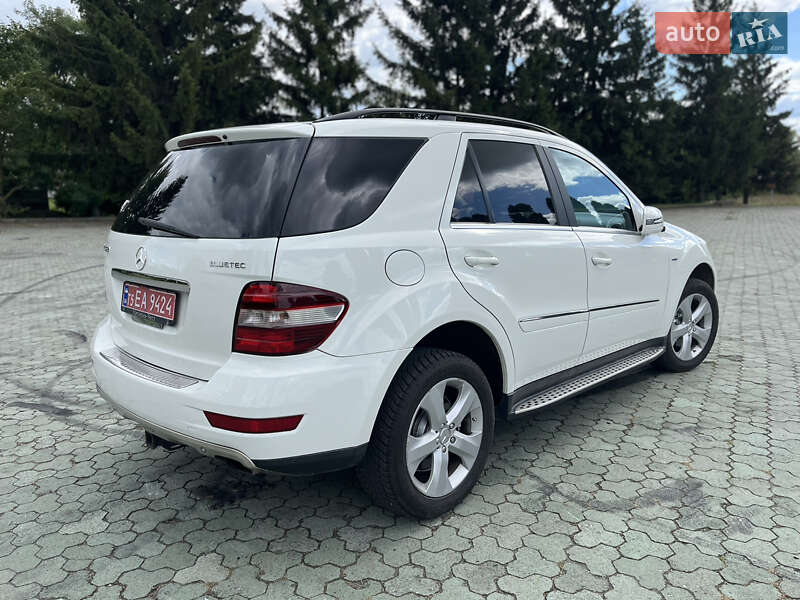 Внедорожник / Кроссовер Mercedes-Benz M-Class 2011 в Дубно