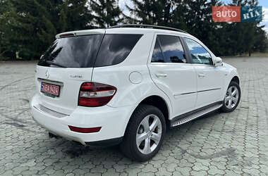 Позашляховик / Кросовер Mercedes-Benz M-Class 2011 в 