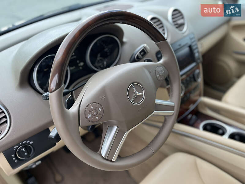 Внедорожник / Кроссовер Mercedes-Benz M-Class 2011 в Дубно