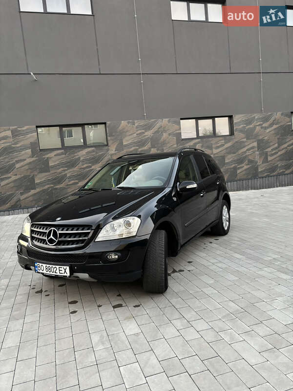 Внедорожник / Кроссовер Mercedes-Benz M-Class 2005 в 