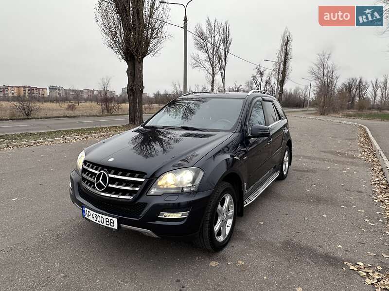 Позашляховик / Кросовер Mercedes-Benz M-Class 2010 в Кривому Розі