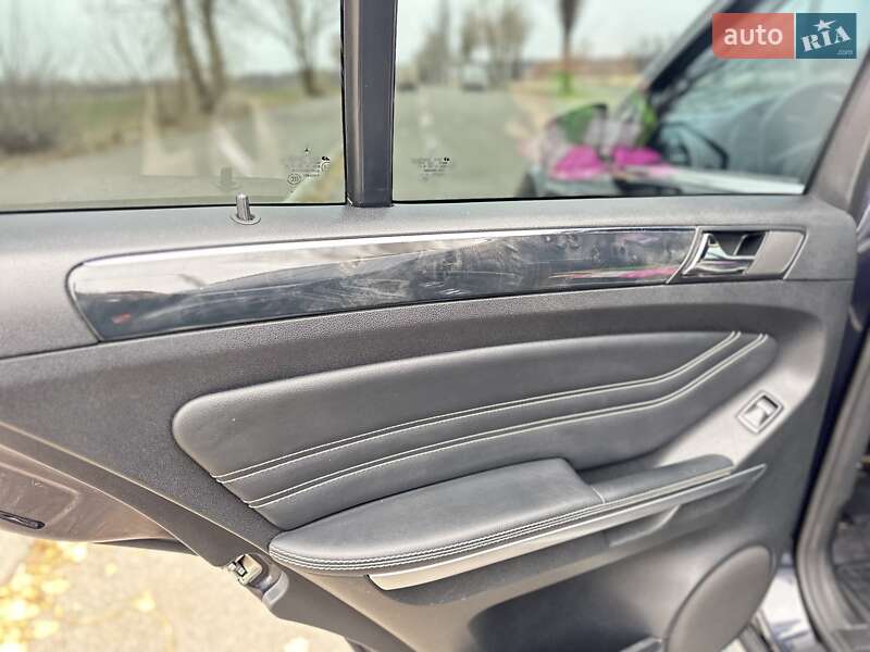 Позашляховик / Кросовер Mercedes-Benz M-Class 2010 в Кривому Розі