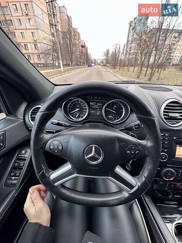 Позашляховик / Кросовер Mercedes-Benz M-Class 2010 в Кривому Розі