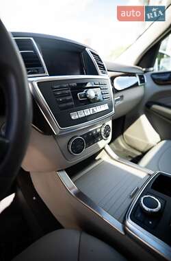 Позашляховик / Кросовер Mercedes-Benz M-Class 2015 в 