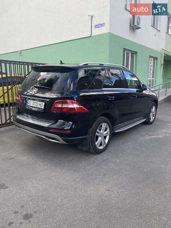 Внедорожник / Кроссовер Mercedes-Benz M-Class 2012 в Ирпене