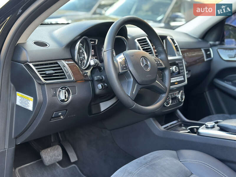 Позашляховик / Кросовер Mercedes-Benz M-Class 2012 в Києві