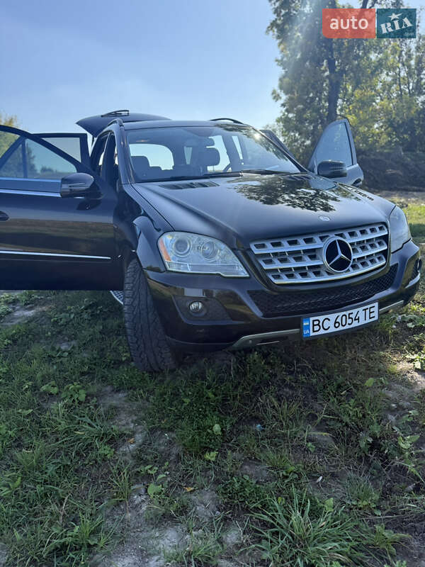 Внедорожник / Кроссовер Mercedes-Benz M-Class 2011 в Куликове