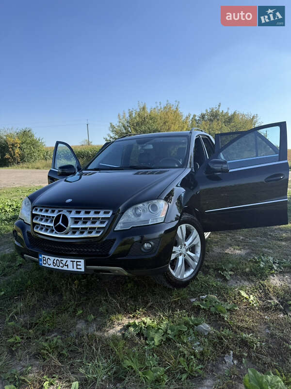 Внедорожник / Кроссовер Mercedes-Benz M-Class 2011 в Куликове